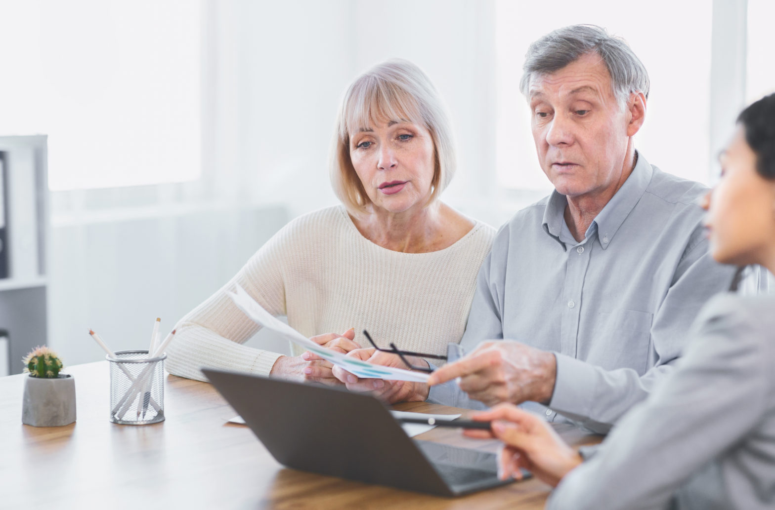 couple comparing current refinance interest rates