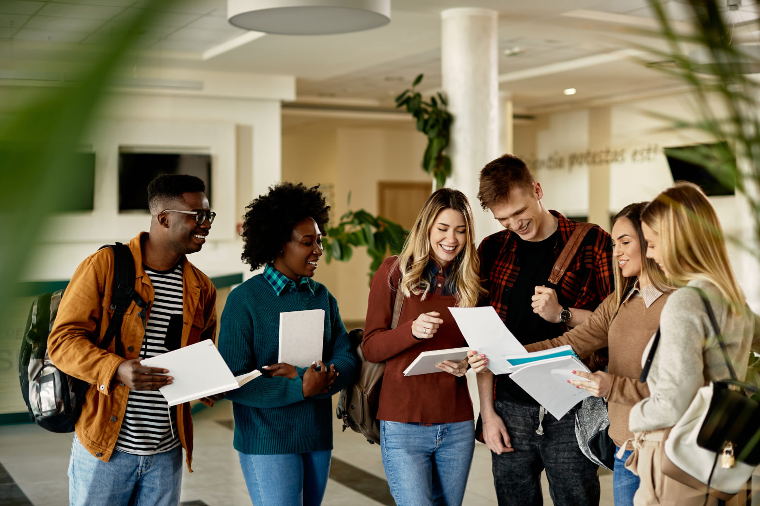 college students discussing about checking accounts