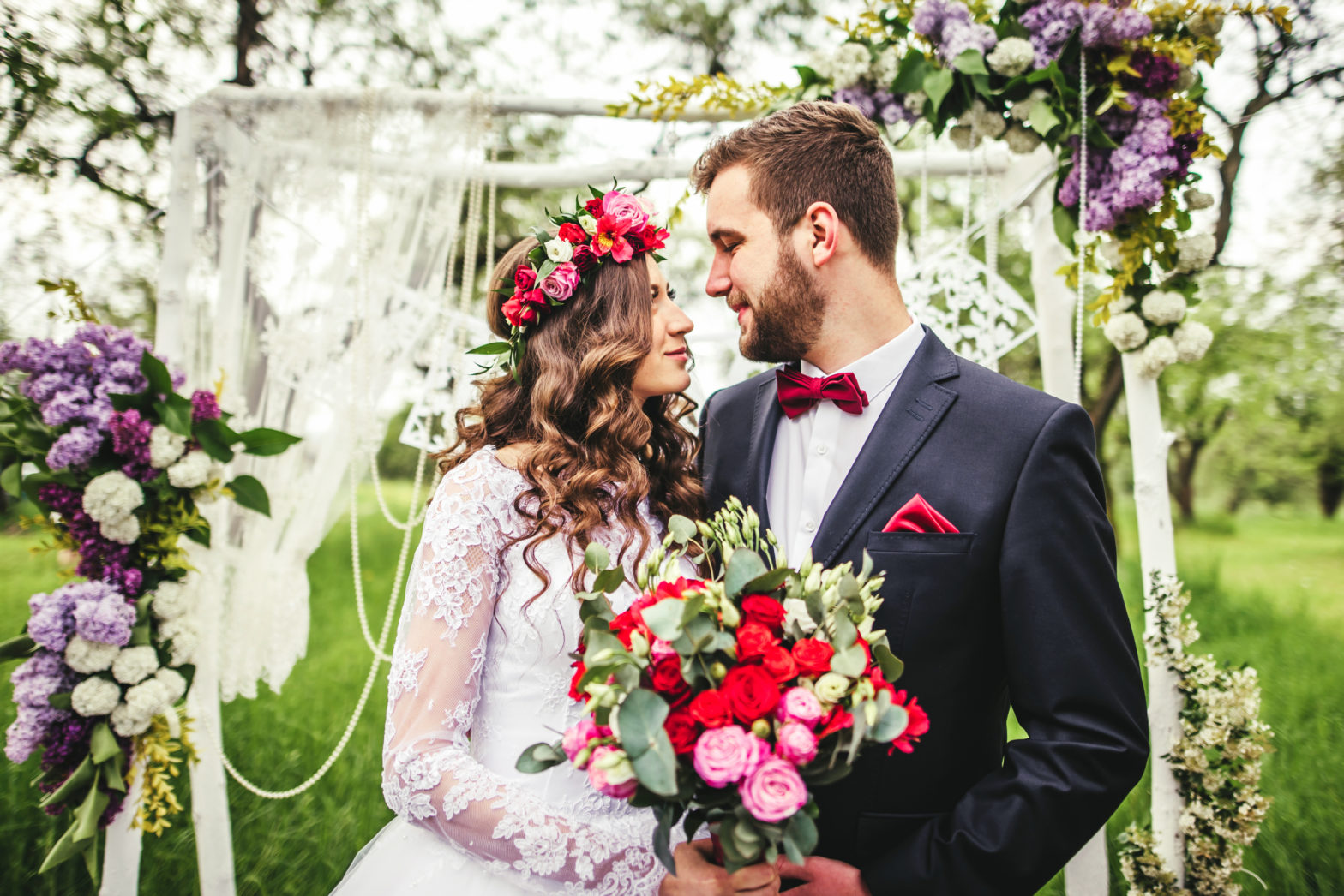 bride and groom outdoors wedding ceremony
