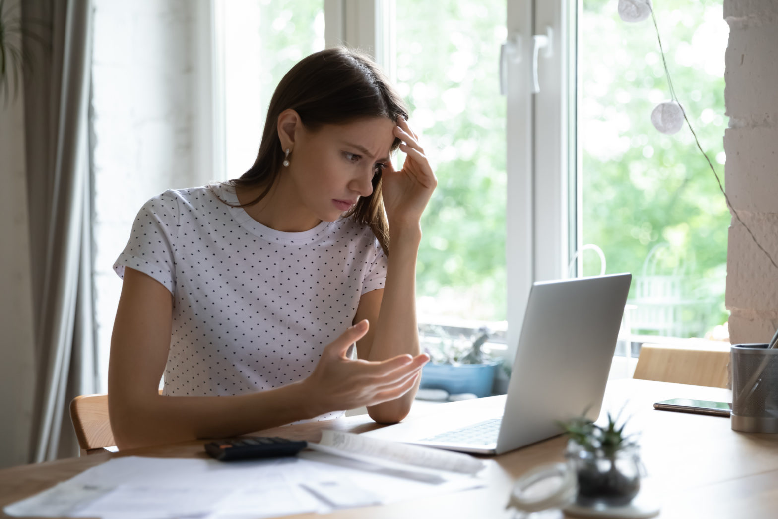 young lady look on the desktop screen for annual percentage rate