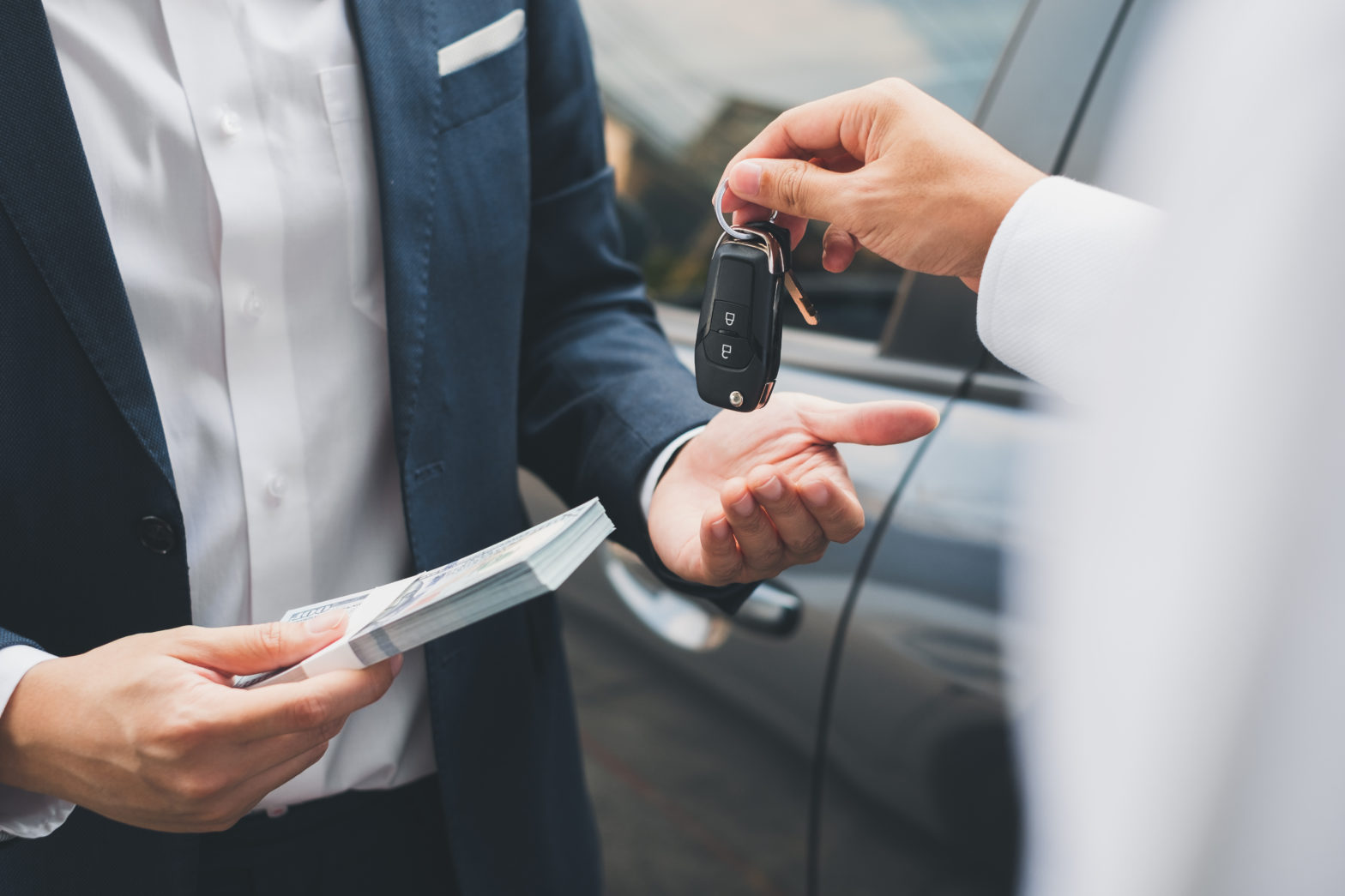 man paying cash for the car loan and getting car key