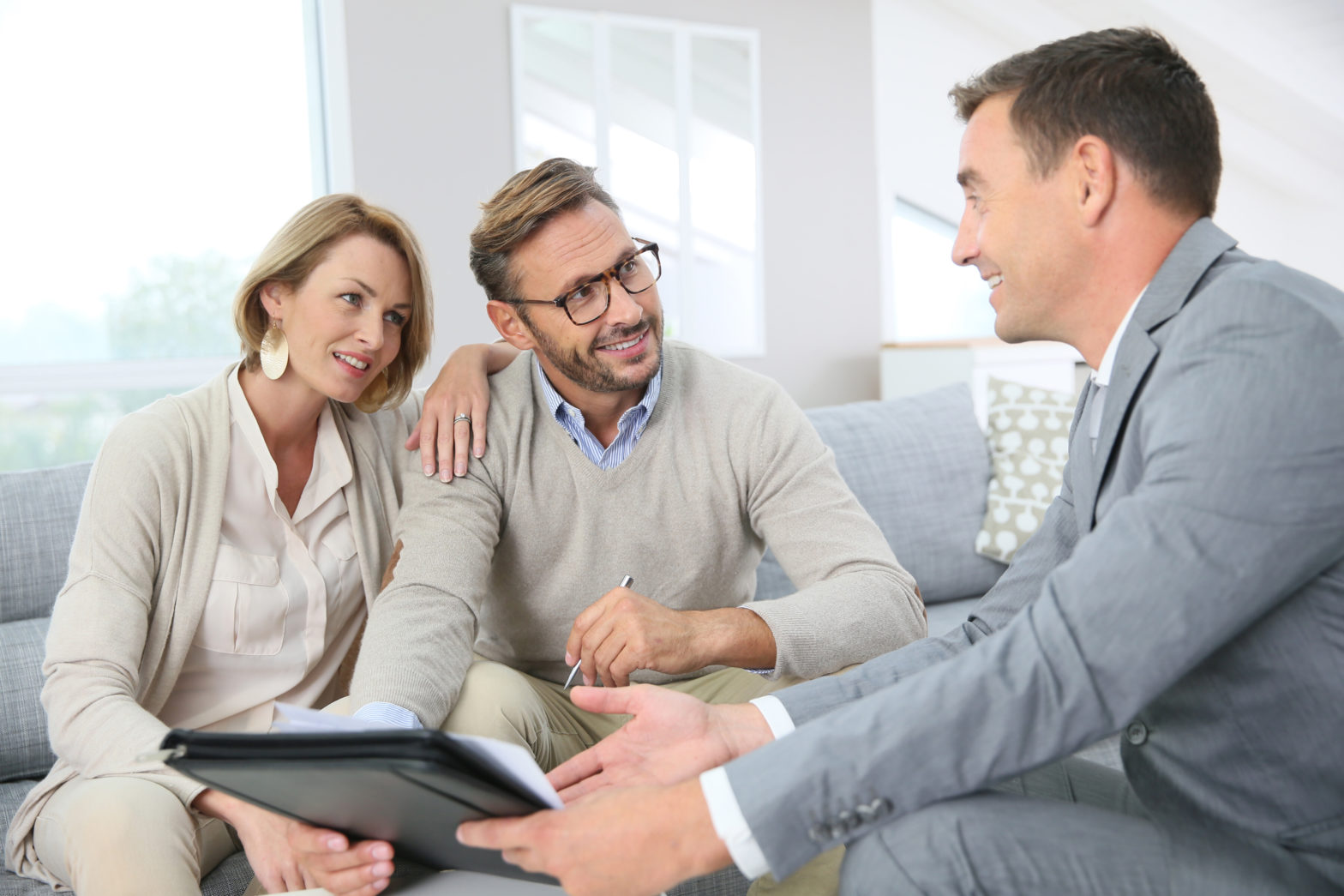 couple applying for a joint personal loan