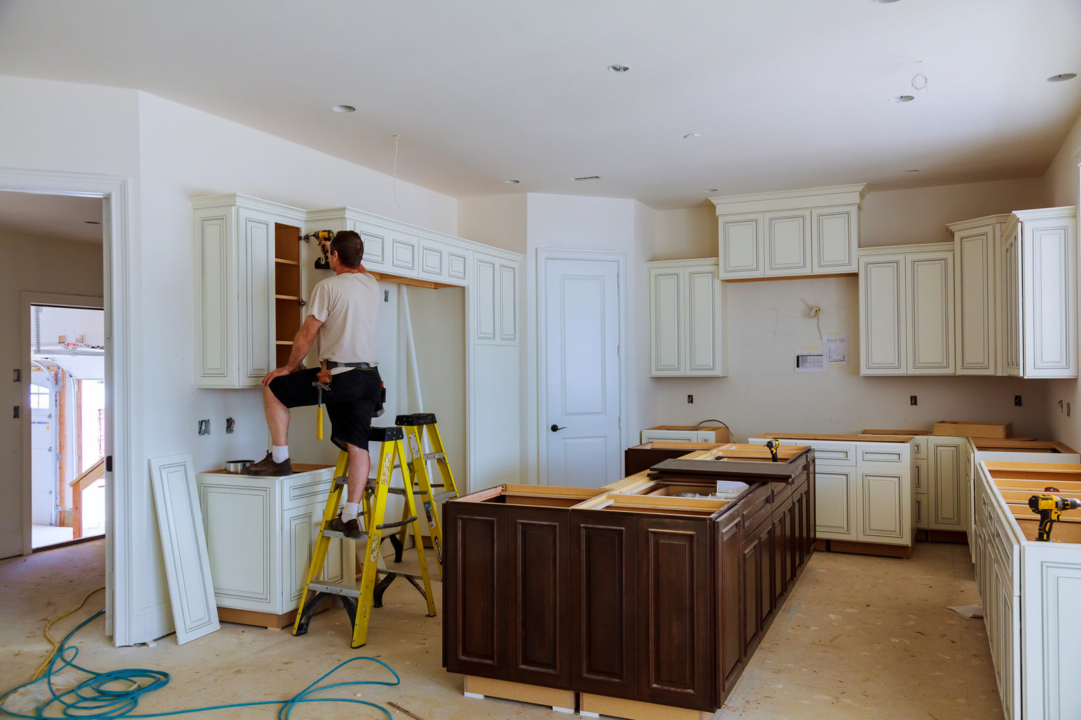 man doing kitchen remodeling