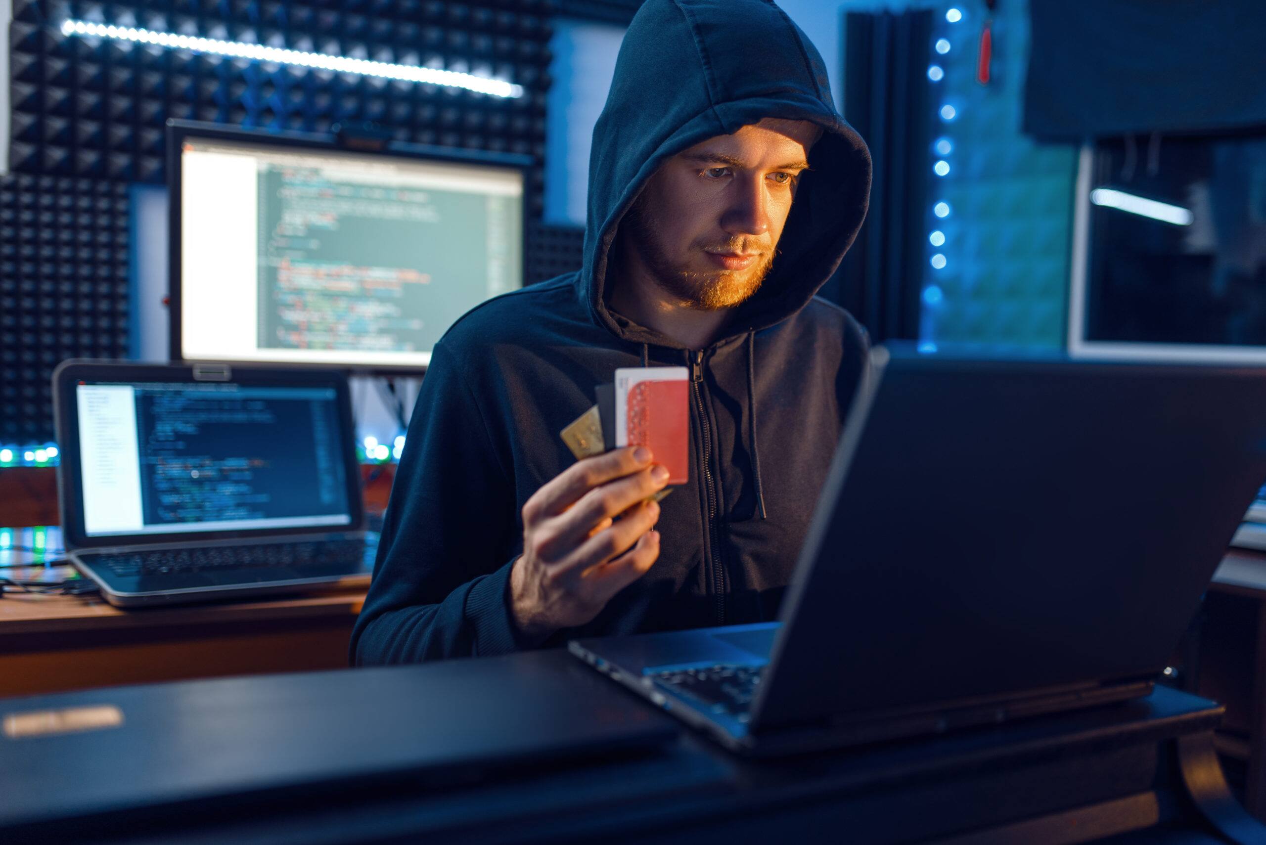 hacker shows bank credit card hacking