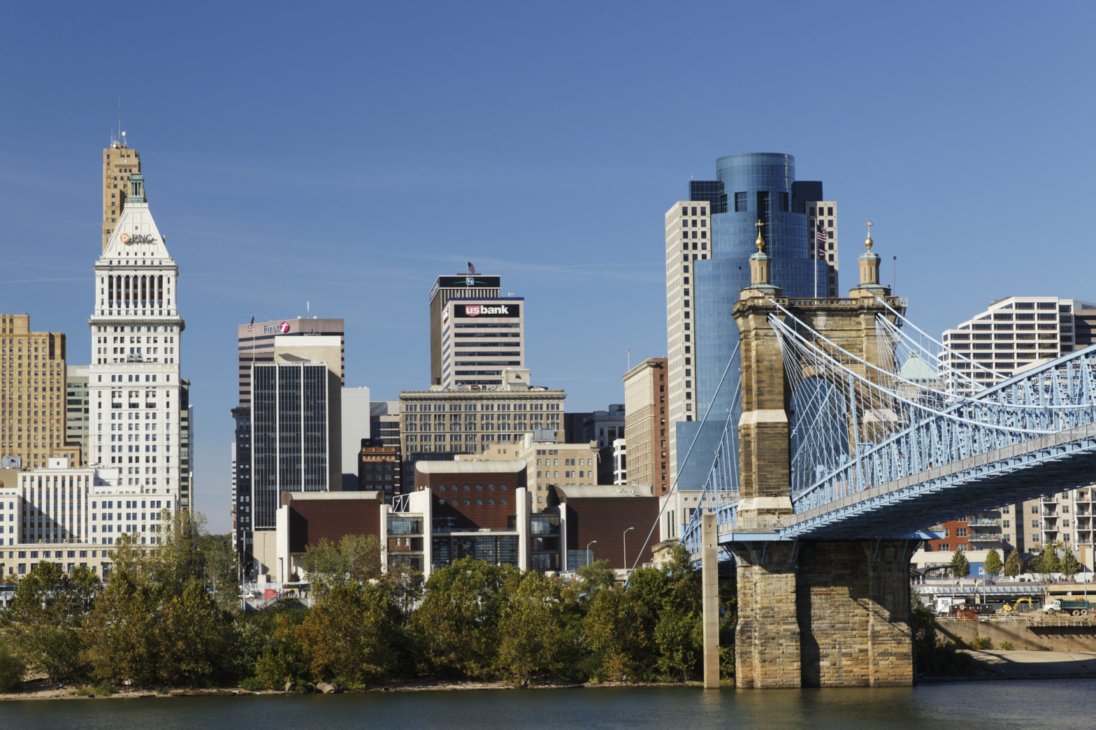 Cincinnati, Ohio skyline with bridge that connects Ohio and Kentucky