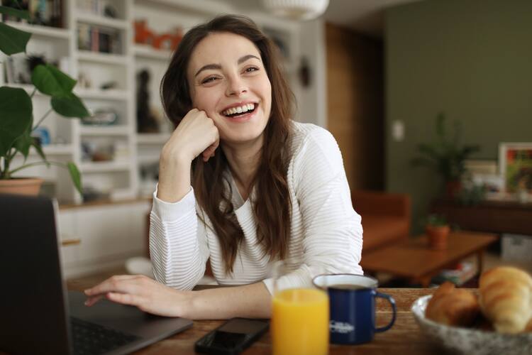happy-woman-at-work
