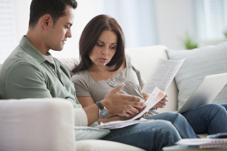 6-signs-couple-joint-checking